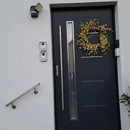 Lejlighed Leinetal - Bester Schlafkomfort In Hochwertiger Hotelbettwaesche, 3 - Grosse Kueche, Duschbad & Parkplatz